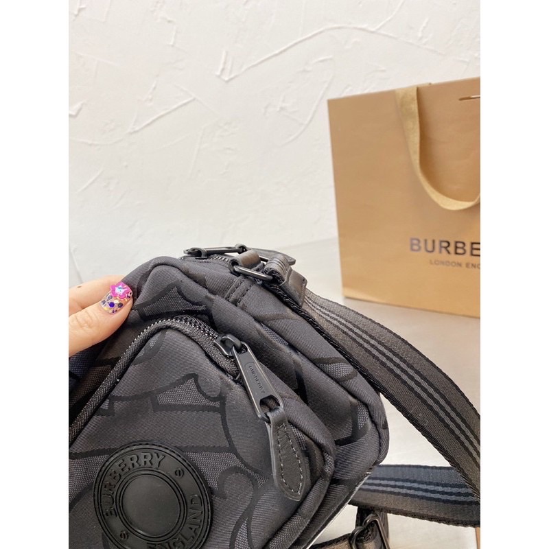 Túi đeo chéo BURBERRY cao cấp 2021