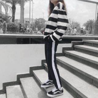 ÁO SWEATER SỌC ĐEN
