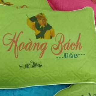 Gối in tên trẻ em.