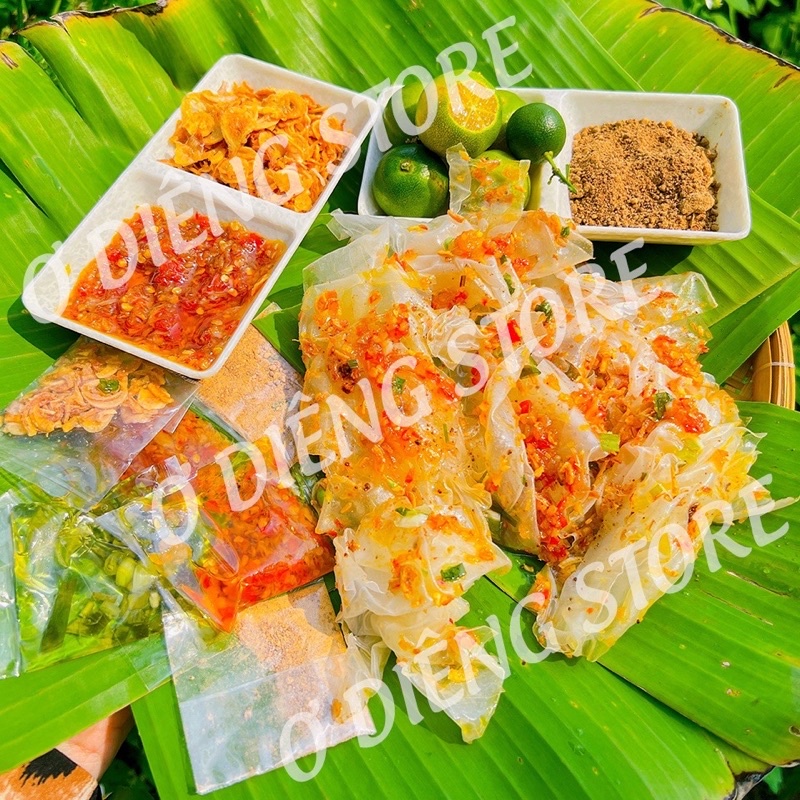 Bánh tráng phơi sương + muối + hành phi + sate + mỡ hành + tắc