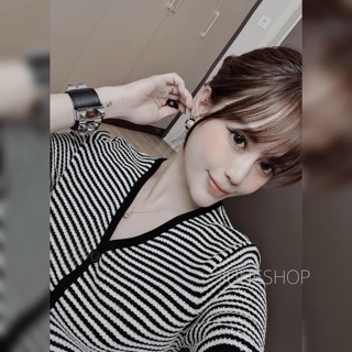 Áo kẻ ngang cổ tim dành cho nữ