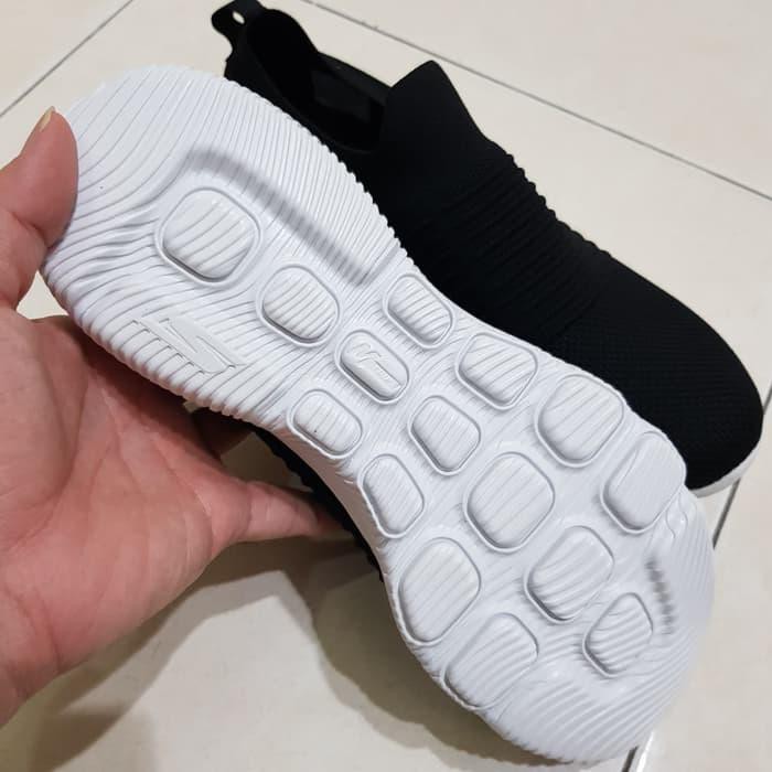 Giày Thể Thao Skechers Gorun Focus Màu Trắng / Đen