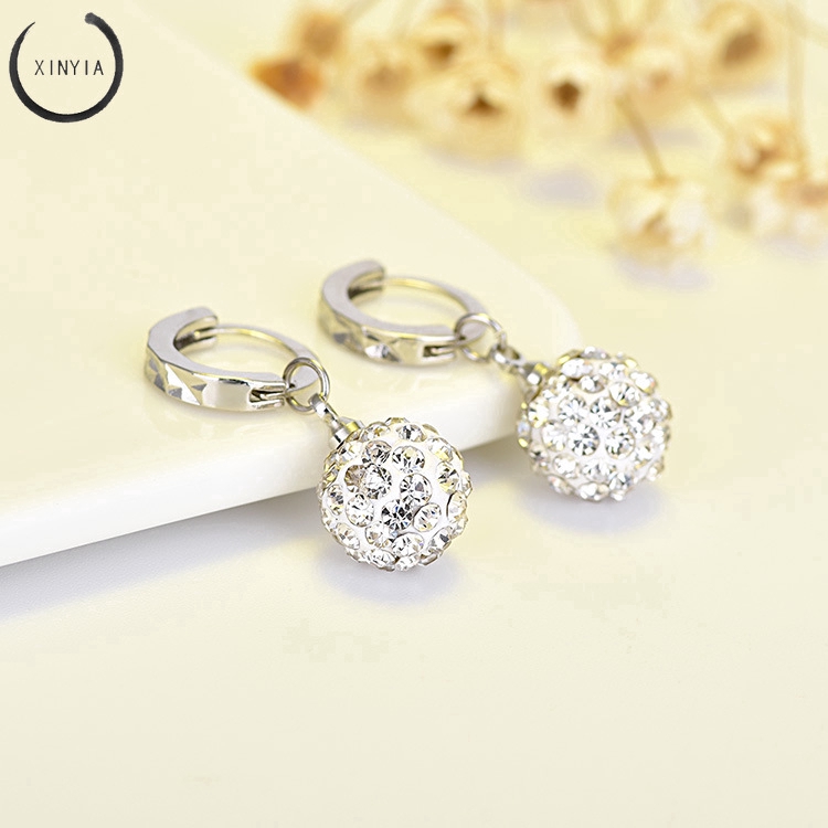 Khuyên tai mặt hình quả cầu pha lê trong suốt bắt mắt