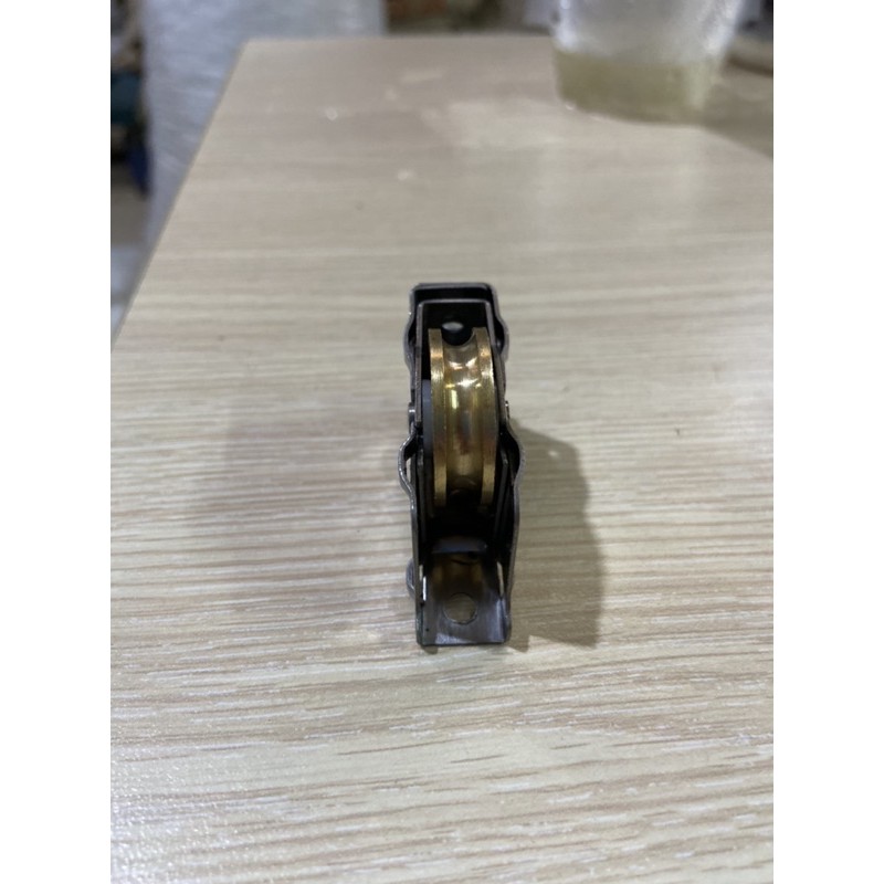 Bánh xe cửa sổ lùa thau