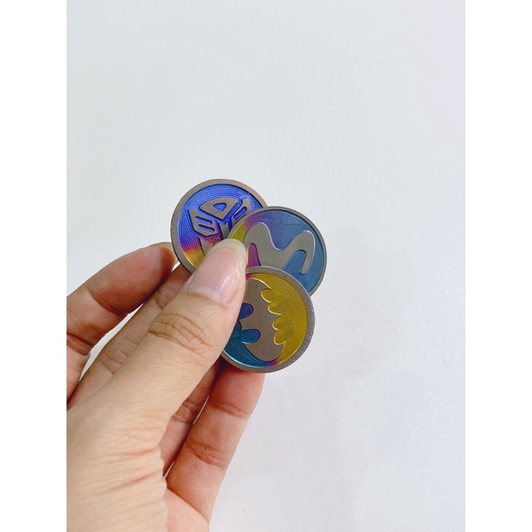 Logo titan tròn tổng hợp mẫu Doremon batman nhện movitar tem điện phân sắc xảo dán trang trí xe máy, laptop…