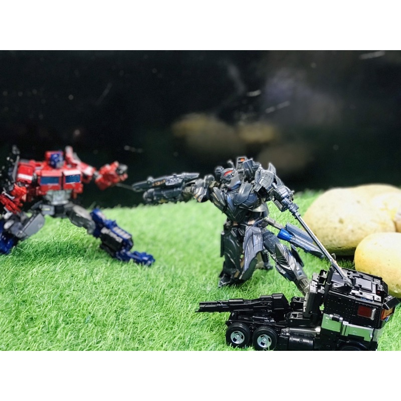 Mô hình Optimus H6001-4 lắp thành xe