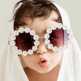 Kính Mát Chống Tia UV Họa Tiết Hoa Cúc Thời Trang Cho Bé