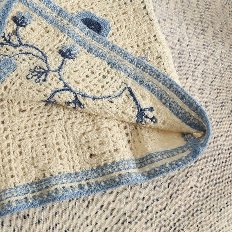 Áo Croptop Dệt Kim Sát Nách Thêu Hoa Đính Hạt Dễ Thương Cho Nữ