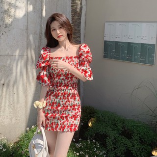 Đầm body nhún tay chuông họa tiết hoa màu sắc mùa hè rực rỡ.