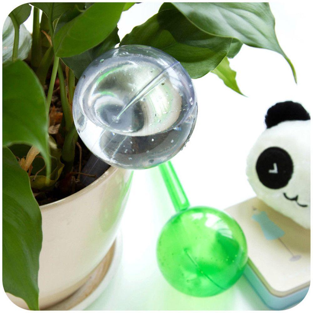 Bình Tưới Cây Tự Động Bằng Nhựa Tiện Dụng