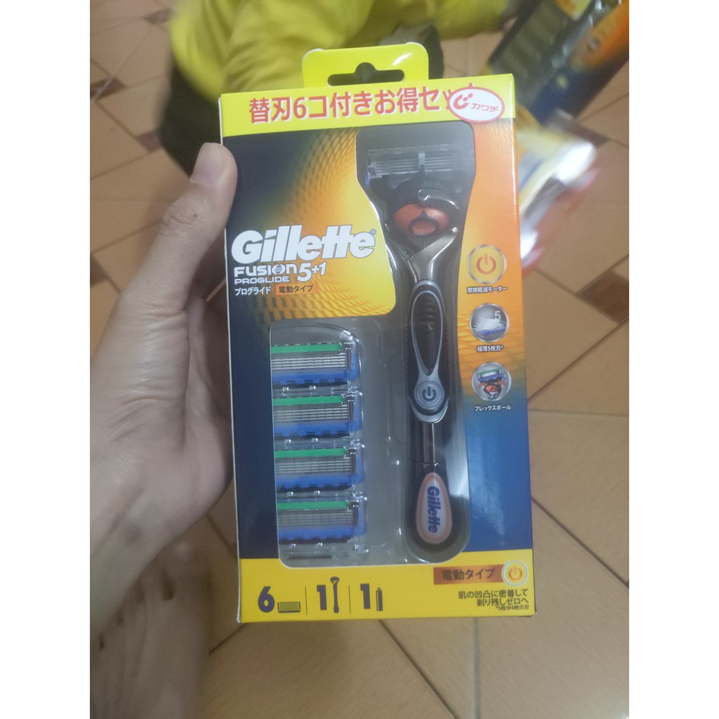 Hộp dao cạo râu Gillette 1 cán 6 lưỡi đi kèm chuẩn Nhật