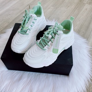 Giày thể thao dây xanh