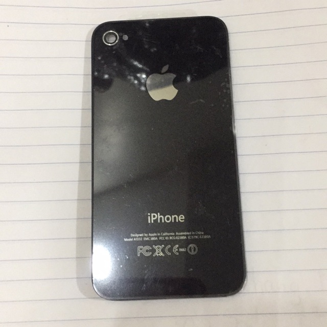 Nắp lưng thay thế cho iphone 4/4s đen và trắng.