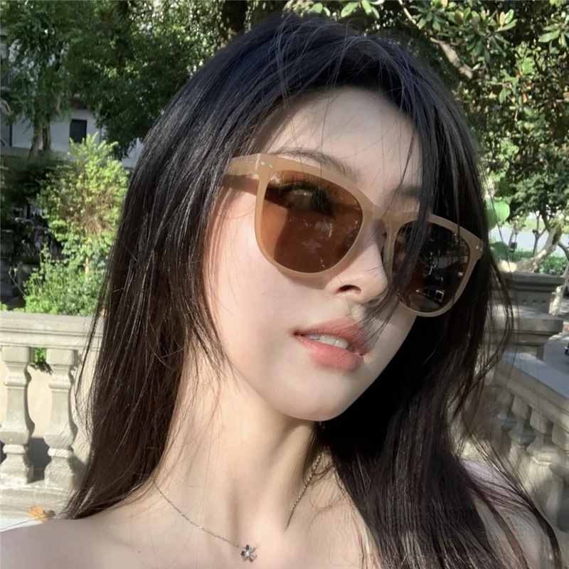 Kính Mát Gấp Gọn Bỏ Túi Thiết Kế Cá Tính Tiện Lợi Để Cửa Hàng