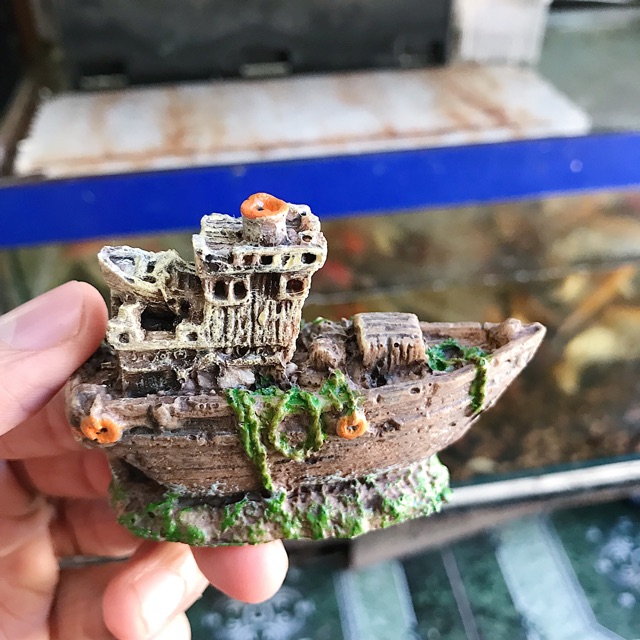 THUYỀN TRANG TRÍ HỒ CÁ NON BỘ DÀI 7CM CAO 6CM