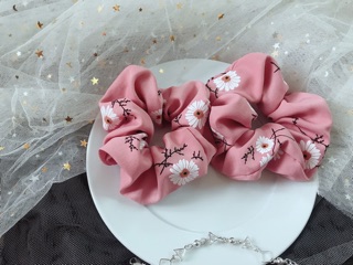 Dây buộc tóc Scrunchies hoa cúc