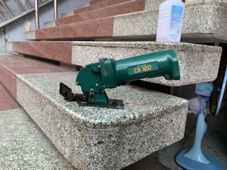 Bán thân máy cắt thạch cao Hitachi 9,6v.