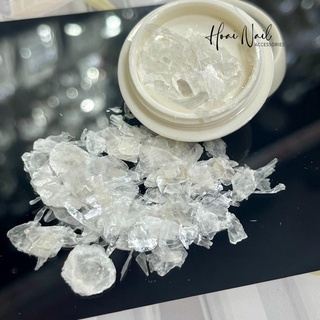 Xà cừ tuyết trắng gắn móng nail