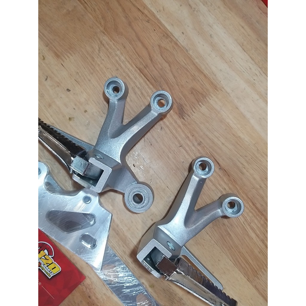 GÁC CHÂN KIỂU RAIDER-CHO XE EX135-EX150-BẠC-ĐEN-GĂN NHƯ ZIN