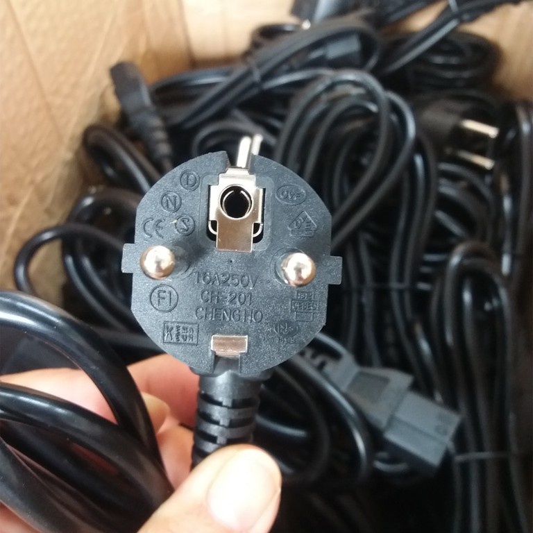 Dây nguồn máy tính