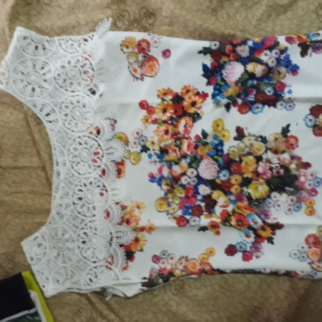 ao thun phoi ren hoa