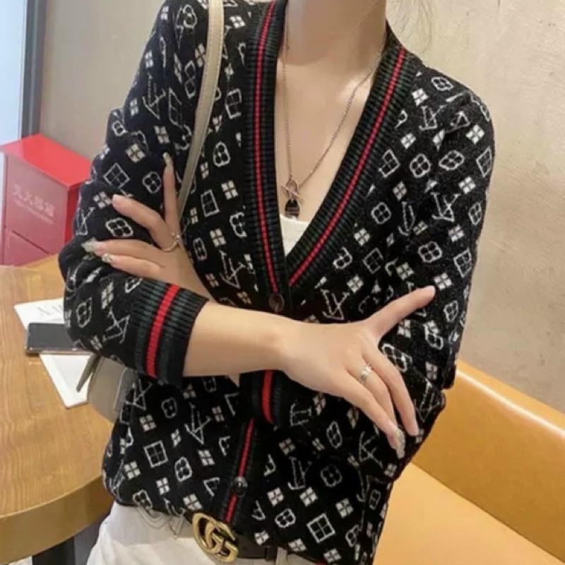 Áo khoác nữ cadigan len dài tay hoạ tiết chữ lv kèm video ảnh chụp thật tại shop