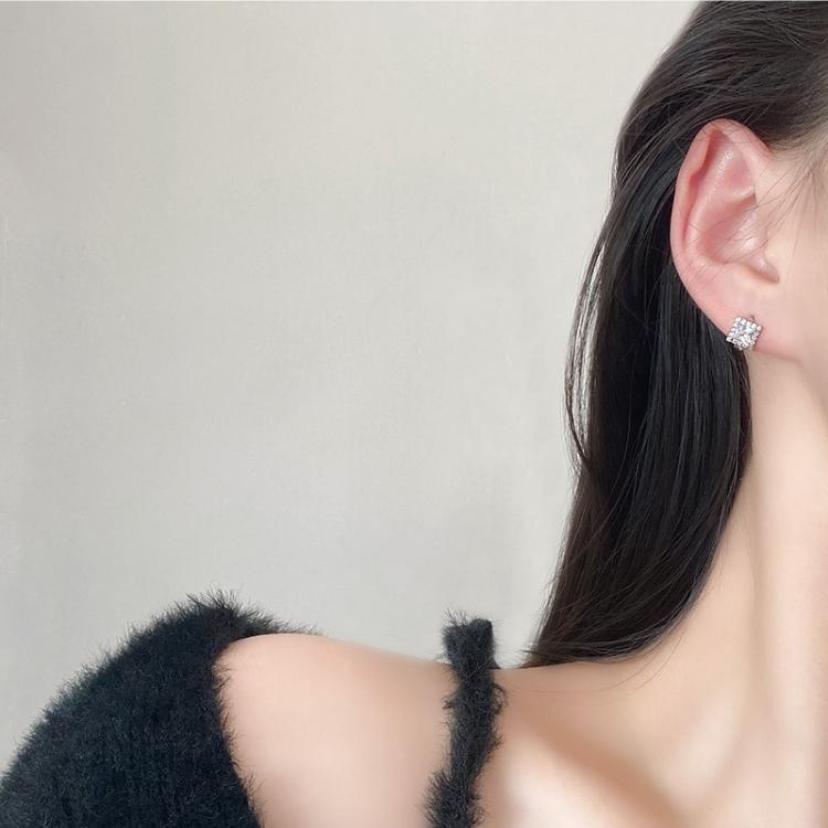 Bông tai đính đá vuông hợp kim mạ điện không gỉ cao cấp - Mely VV29