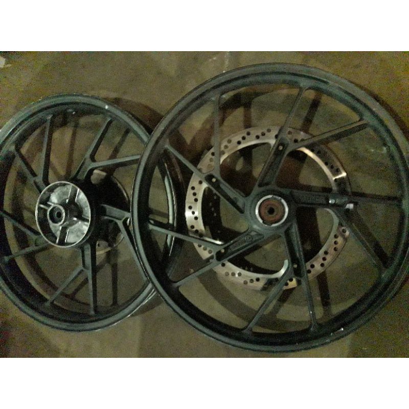 Cặp mâm raider 2 đĩa.có luôn 2 đĩa rã xe.nguyên xi.loại tốt.có trầy.