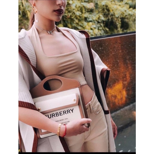 Túi xách Burberry pocket Ngọc Trinh hot hit Super