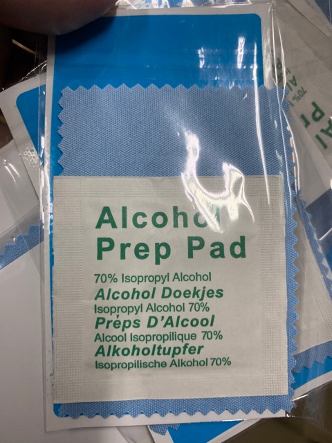 Khăn lau màn hình điện thoại có cồn ( Gồm 1 khăn khô, miếng cồn ướt, miếng dán dính bụi )