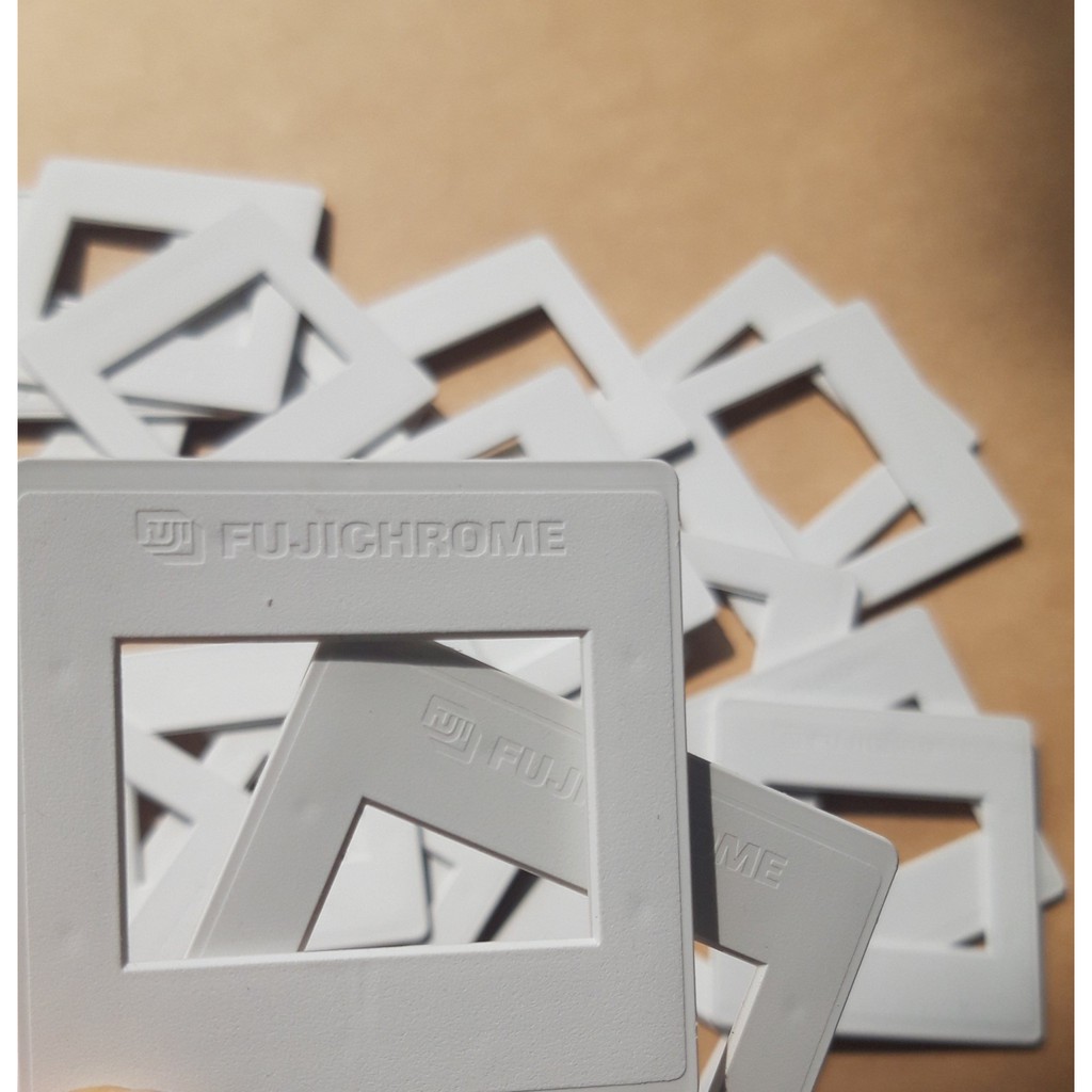 Miếng kẹp film 35mm slide mounts fujifilm không kính