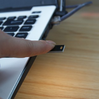 Đèn 6 led siêu mỏng cảm ứng cắm usb