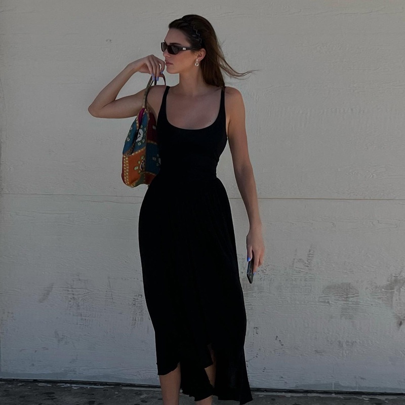 Đầm Sát Nách Cổ Chữ U Màu Trơn Thiết Kế Xếp Ly Thời Trang Thanh Lịch