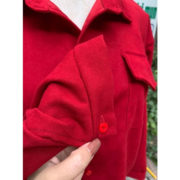 Áo sơ mi nữ nhung tăm màu đỏ form suông giấu quần phối sooc thì quá thời trang, chất nhung tăm mềm mịn không nhăn giá rẻ