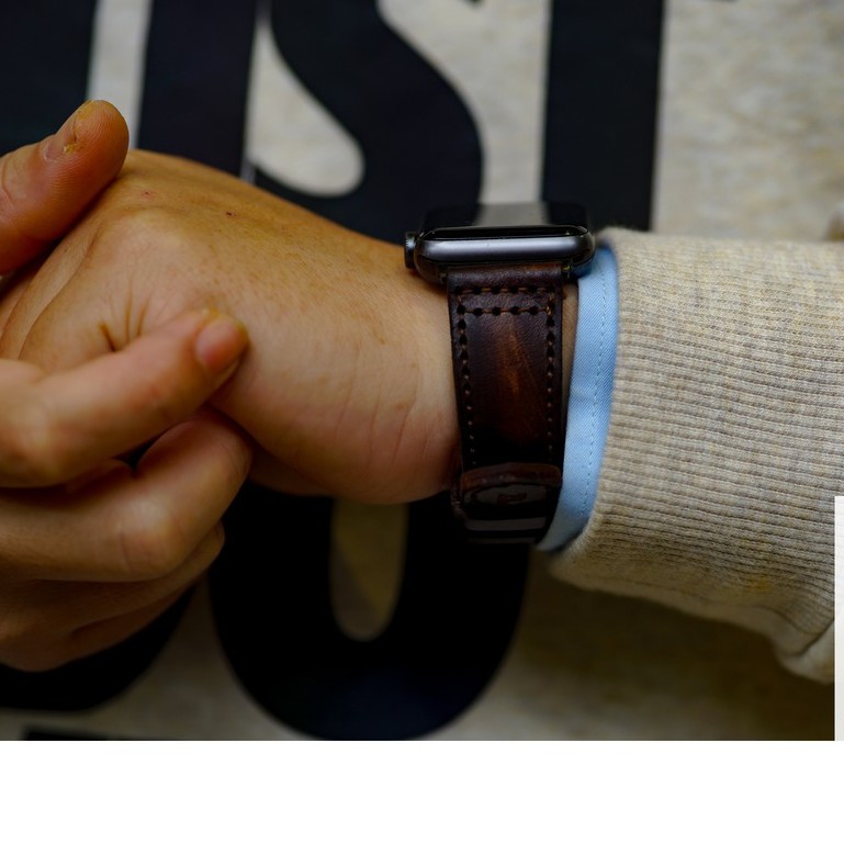 Dây apple watch da bò vegtan Italia màu chocolate kiểu phi công quân đội RAM Leather pilot