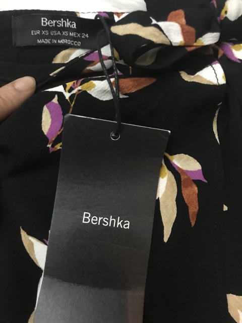 Chân váy Bershka auth sale