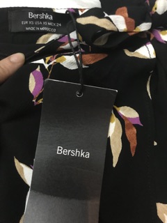(Sẵn )Chân váy Bershka auth sale