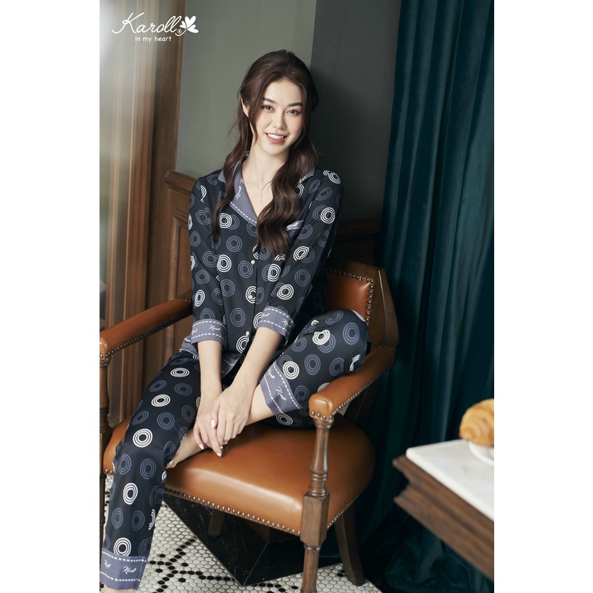 Bộ đồ mặc nhà Karoll cao cấp nữ, set đồ mặc nhà dáng dài chất lụa Luxury mềm mịn họa tiết hình tròn độc đáo sang chảnh