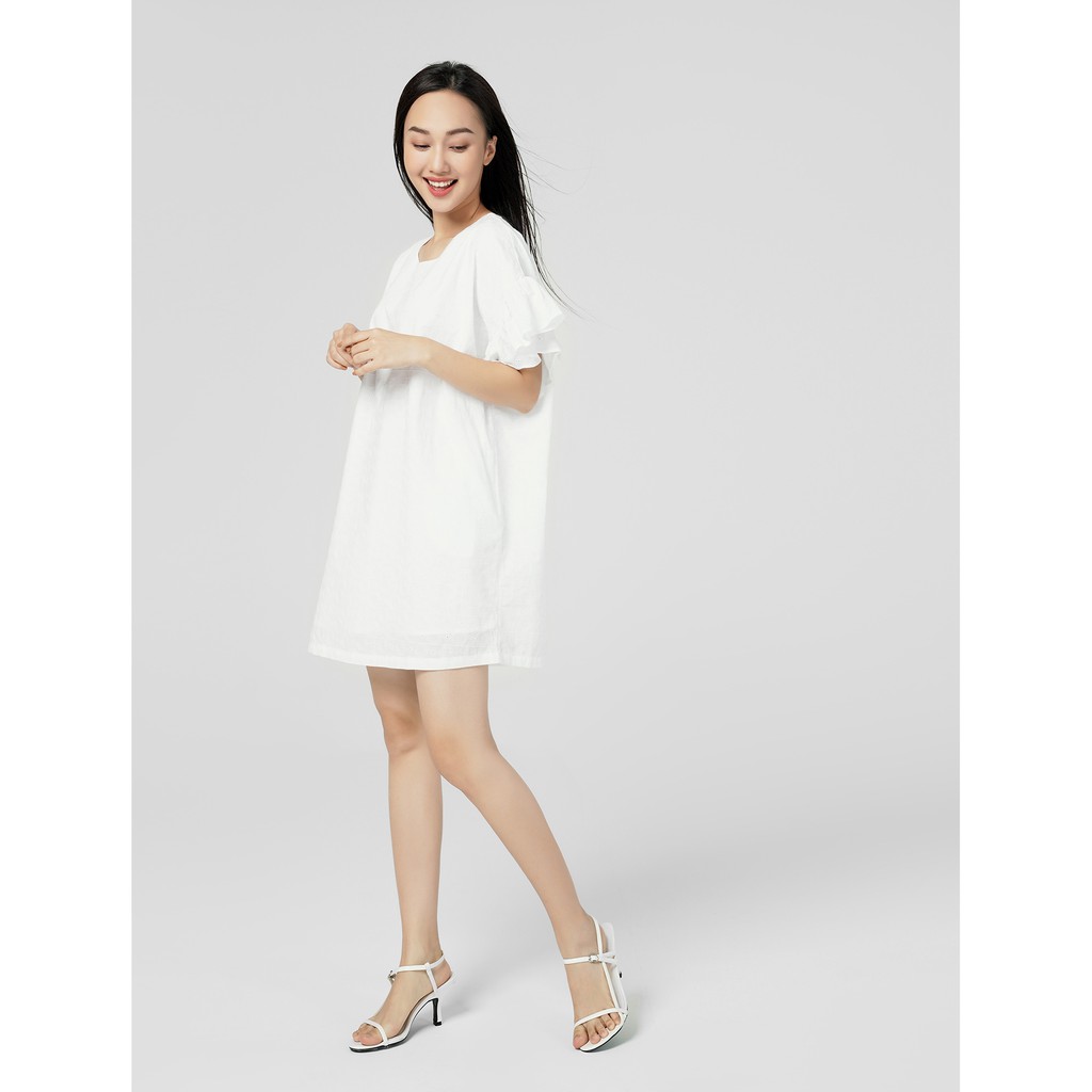 Váy đầm trắng dáng xòe