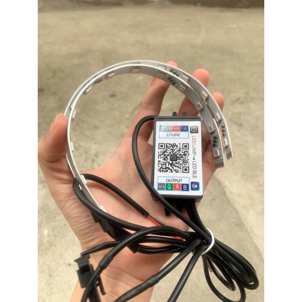 Mắt quỷ đổi màu theo app 2 mắt