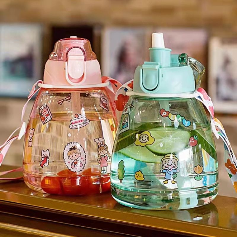 Bình nước kèm ống mút đàn hồi có dây đeo dung tích 1,1 lít có sticker đáng yêu Miibooshi D2.088.HO