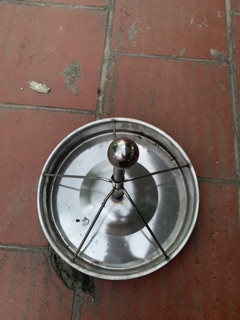 Máng đổ cám cho lợn gà ăn