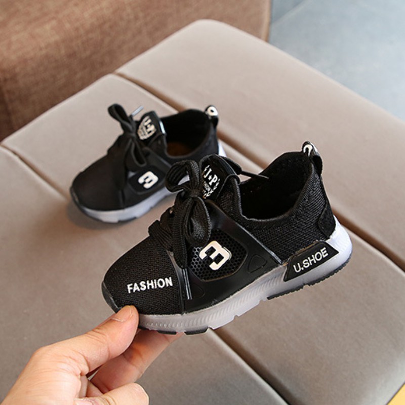 Giày sneaker có đèn LED phong cách cho bé