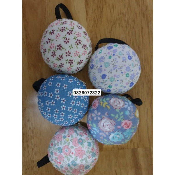 Gối Ghim Kim Đeo Tay Mẫu Ngẫu Nhiên.