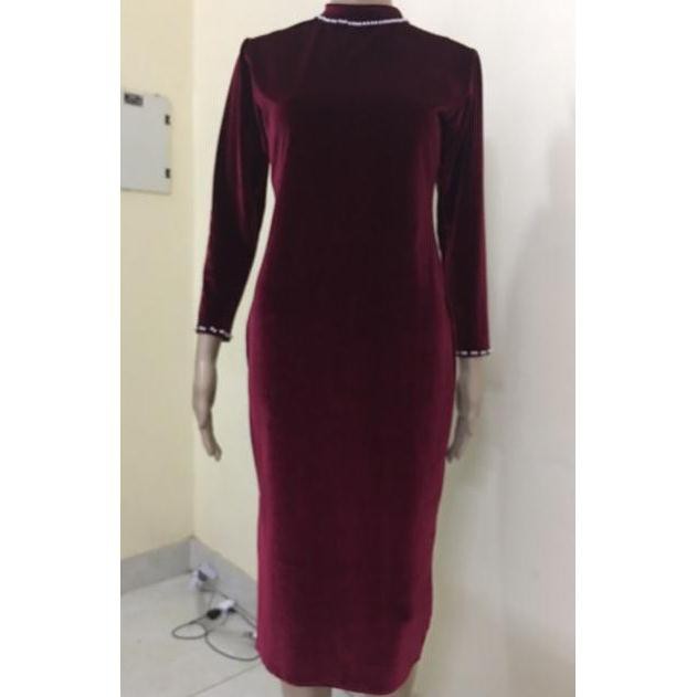 Váy nhung xẻ hông