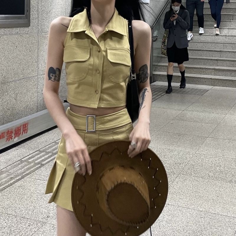 Set áo croptop cổ bẻ không tay + chân váy đuôi cá xếp ly  kèm dây nịt kaki nâu nhạt oder taobao