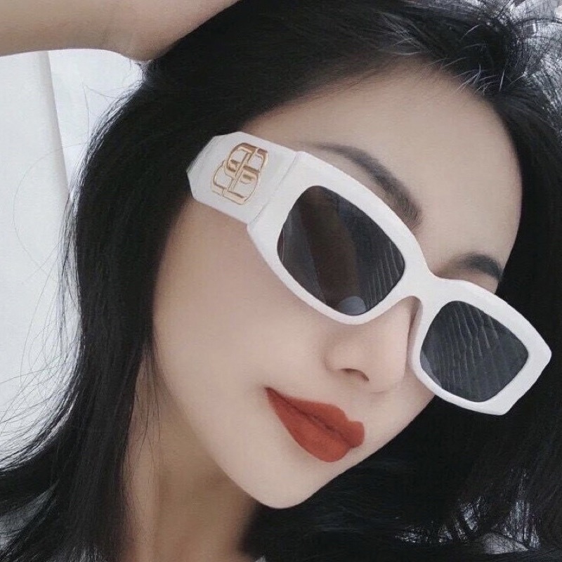 Kính thời trang chữ B BALENCIAGA 2 màu đen trắng logo vàng,thiết kế sang trọng,phong cách hiện đại,trẻ trung.Chống UV400