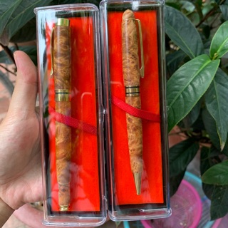 Bút gỗ huyết long kèm hộp