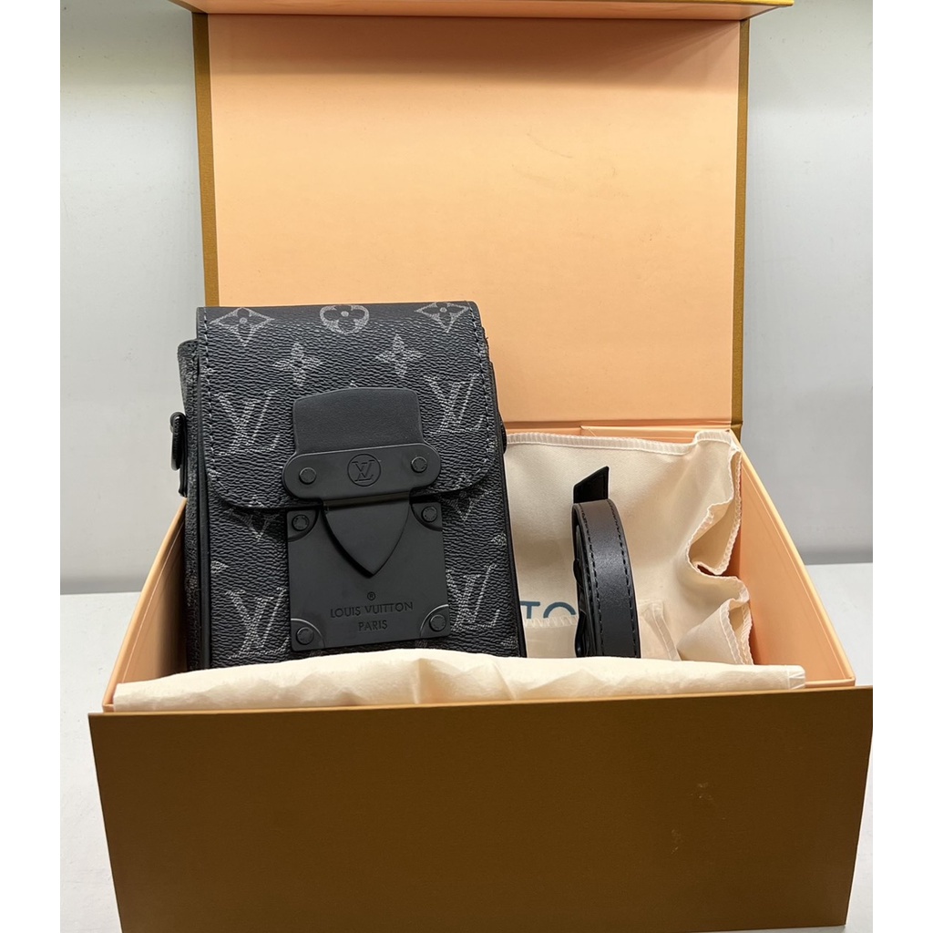 L.V phone pouch bag super Kích thước : 12 x 18 cm Màu sắc: 2 màu