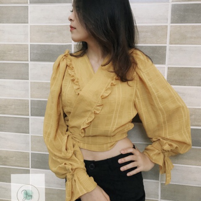 Áo trắng croptop cột eo dài tay
